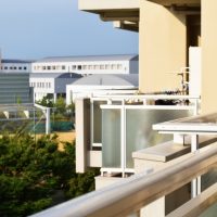 賃貸マンションにおけるベランダの活用法と注意点