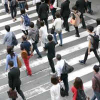 人通りの多い立地の物件に住む際のプライバシーの守り方