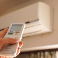 賃貸アパートでエアコンを増設したい場合は誰に連絡する？